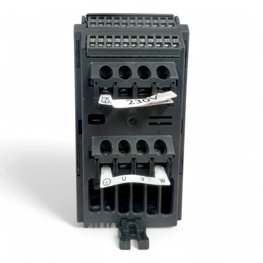 Siemens MICROMASTER Vector 6SE3213-6CA40 Frequenzumrichter