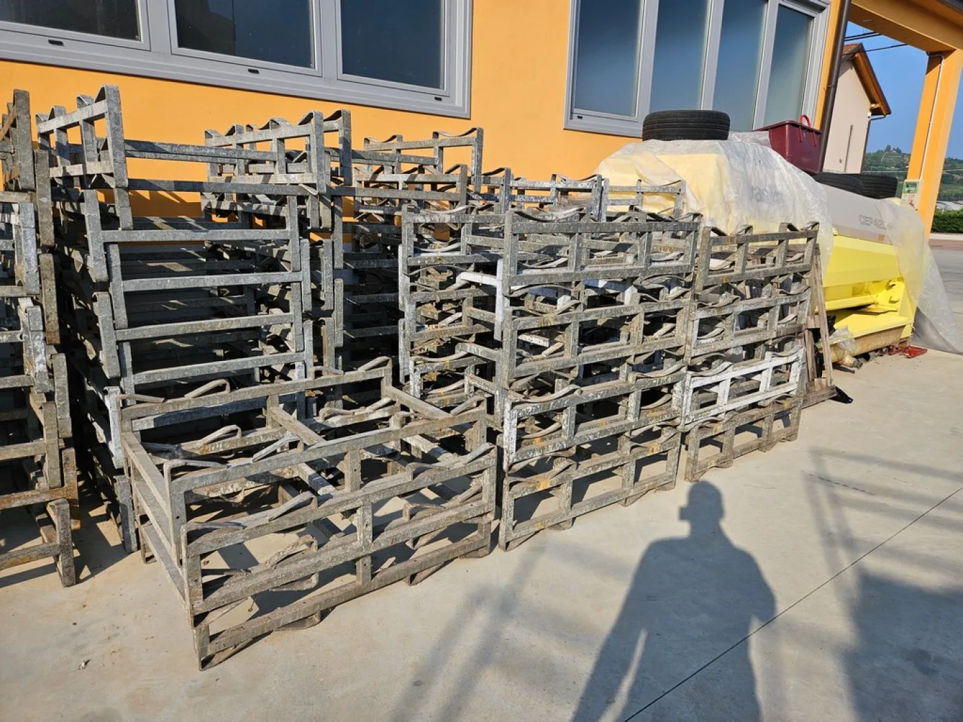 DOUBLE SUPPORTS FOR BARRIQUES IN GALVANIZED IRON, SECOND-HAND EQUIPMENT - 2