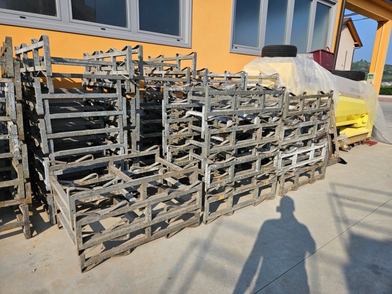 DOUBLE SUPPORTS FOR BARRIQUES IN GALVANIZED IRON, SECOND-HAND EQUIPMENT
