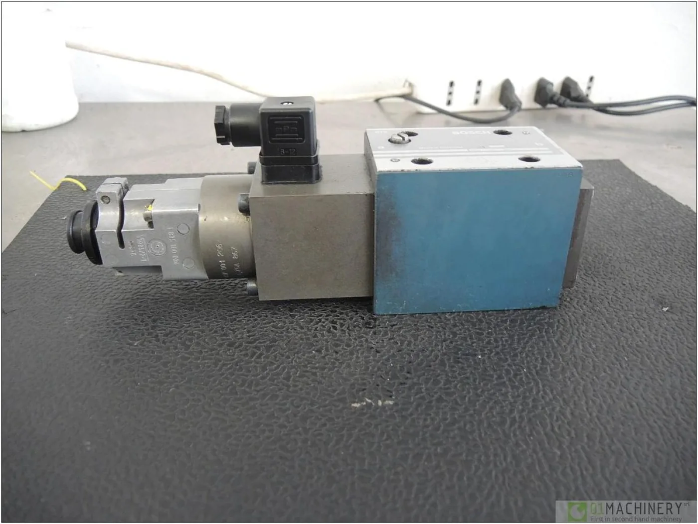 2000 BOSCH 0811403001 AI2233 - 6