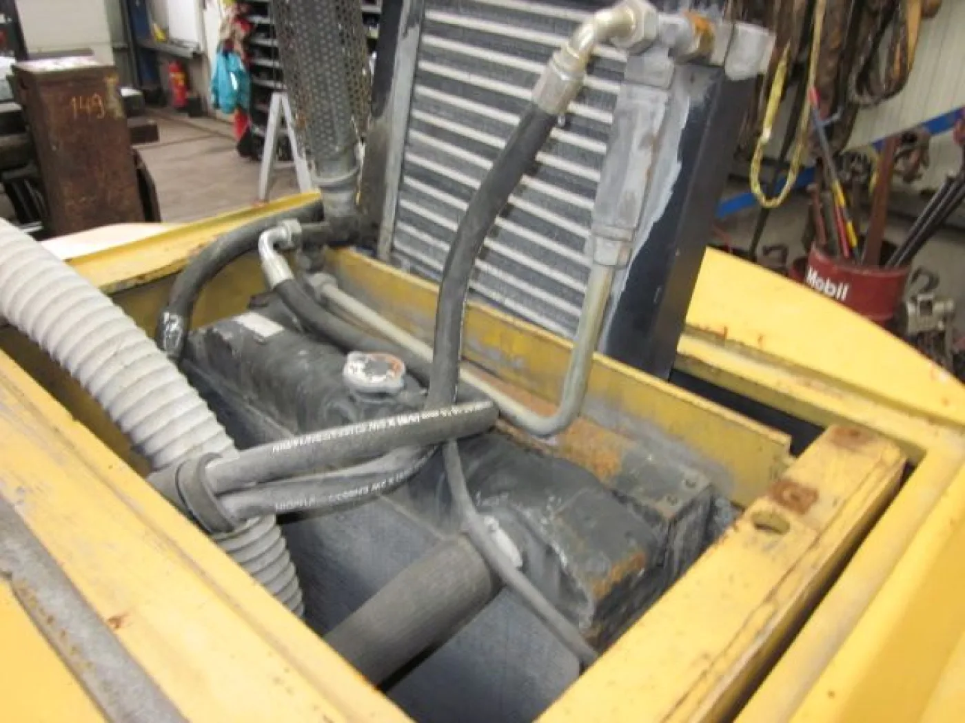 Caterpillar - 8