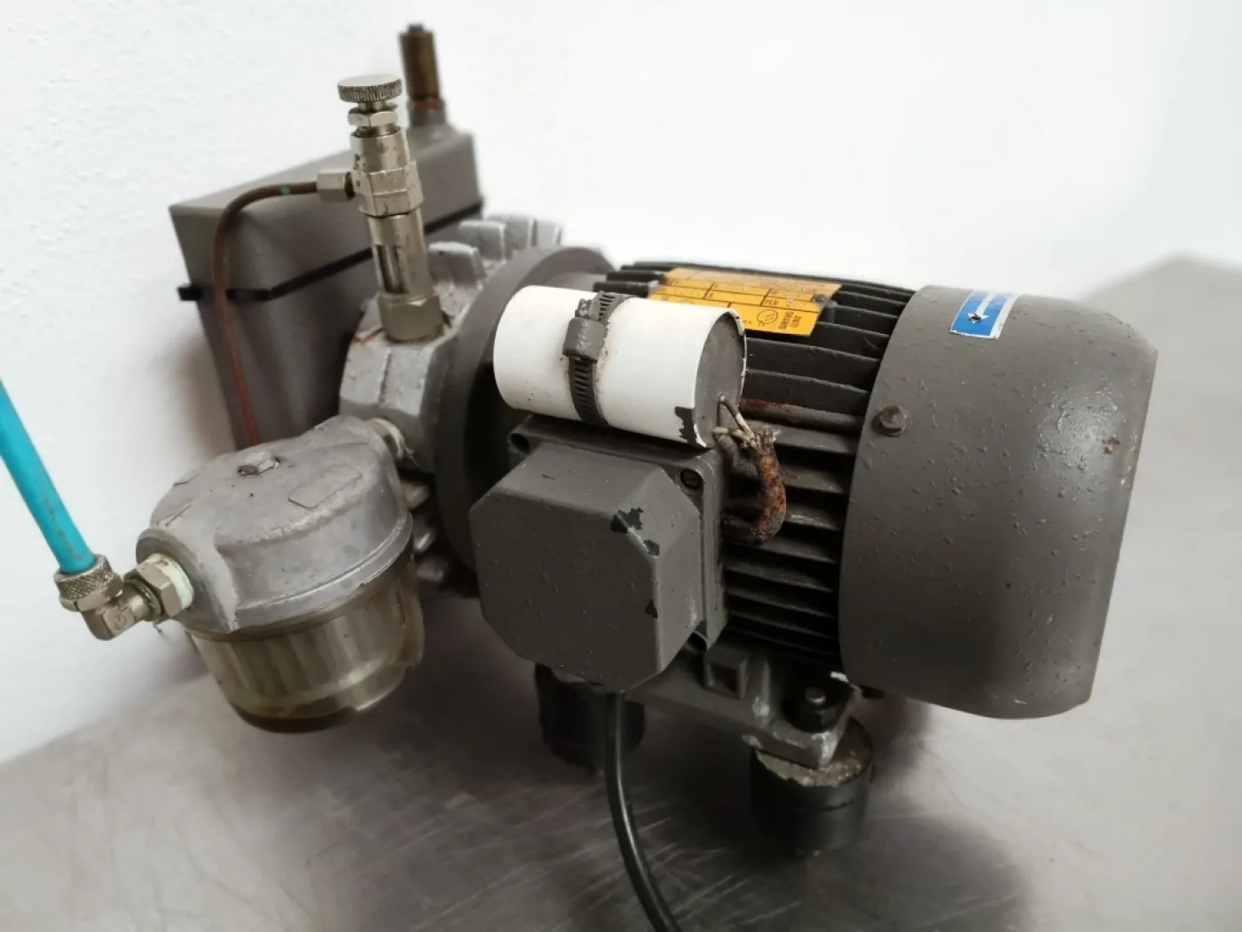 POMPA DA VUOTO – VACUUM PUMP – Mod. RV - 2