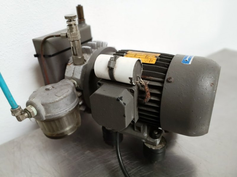 POMPA DA VUOTO – VACUUM PUMP – Mod. RV