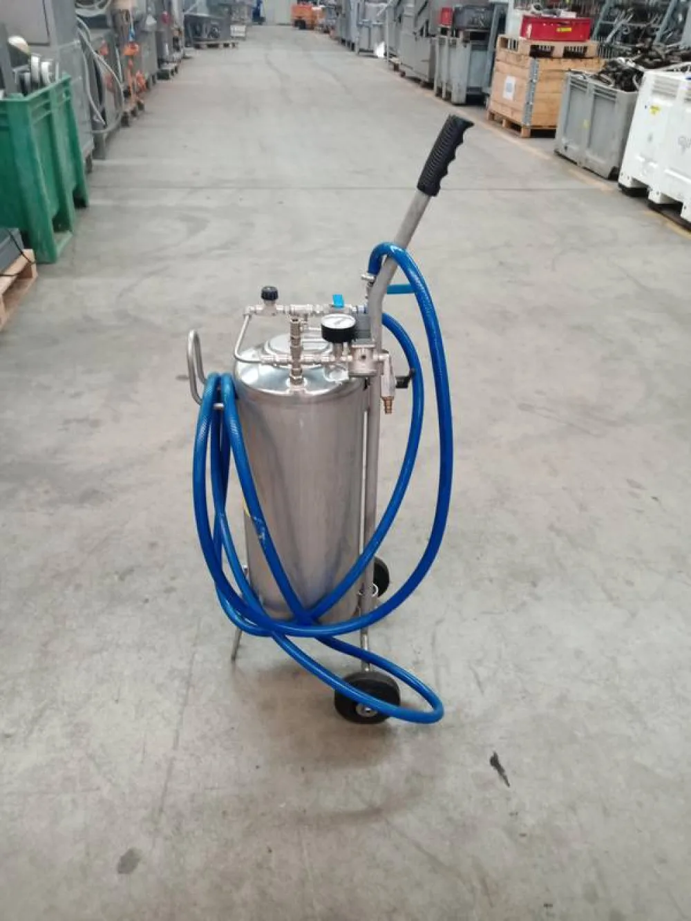 Foamer. Foam cleaning tank