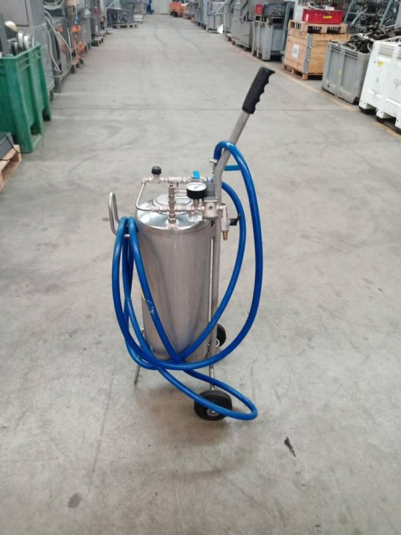 Foamer. Foam cleaning tank