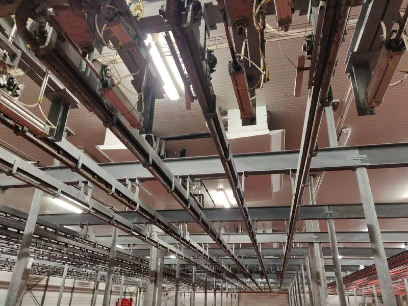 Automatic cold store conveyor and rail system - 3