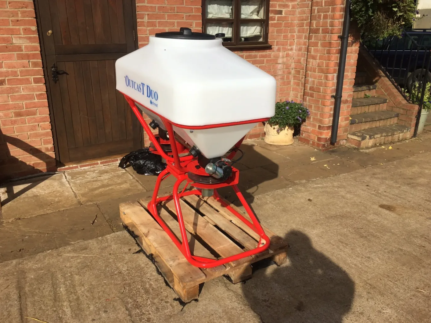 TECHNEAT OUTCAST DUO 24 METRE HIGH CAPACITY SLUG PELLETER - 1
