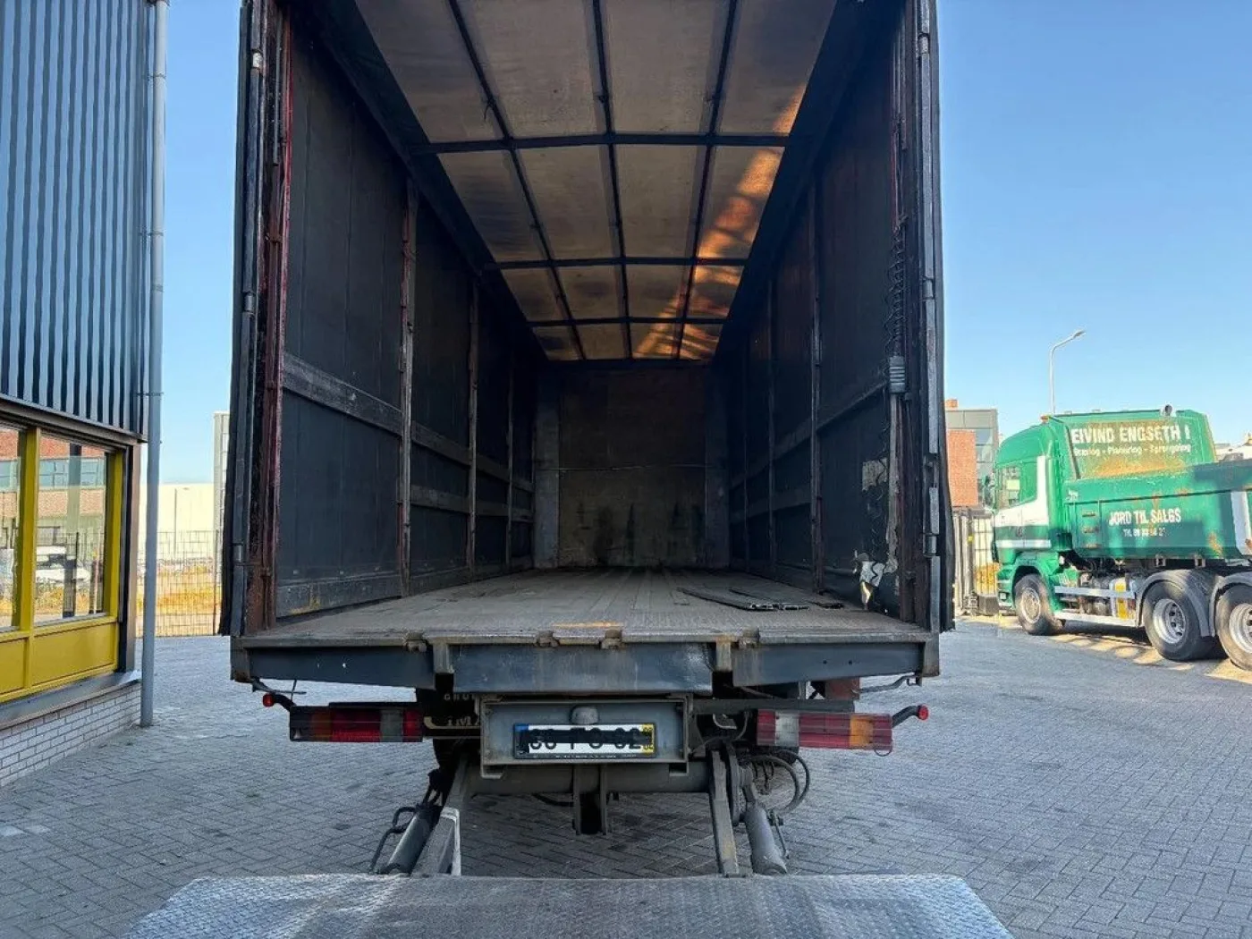Mercedes-Benz Axor 1833 + MANUAL + SLEEPCAB + LOADLIFT + 18T - 4