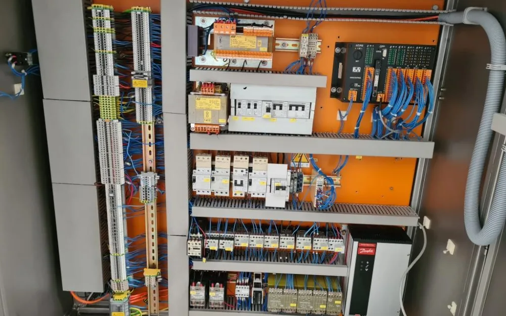 INTUBETTATRICE PER TUBETTI METALLICI – IWKA – MOD. TFS 20
