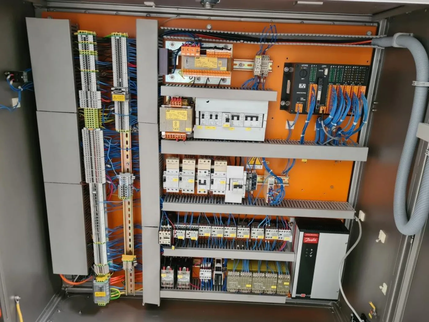 INTUBETTATRICE PER TUBETTI METALLICI – IWKA – MOD. TFS 20 - 1