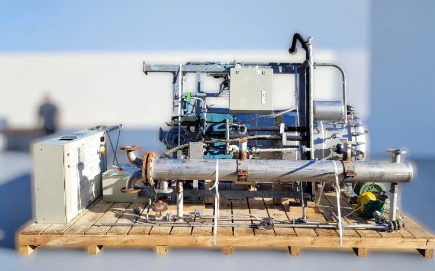System with tank and cabinets - 1