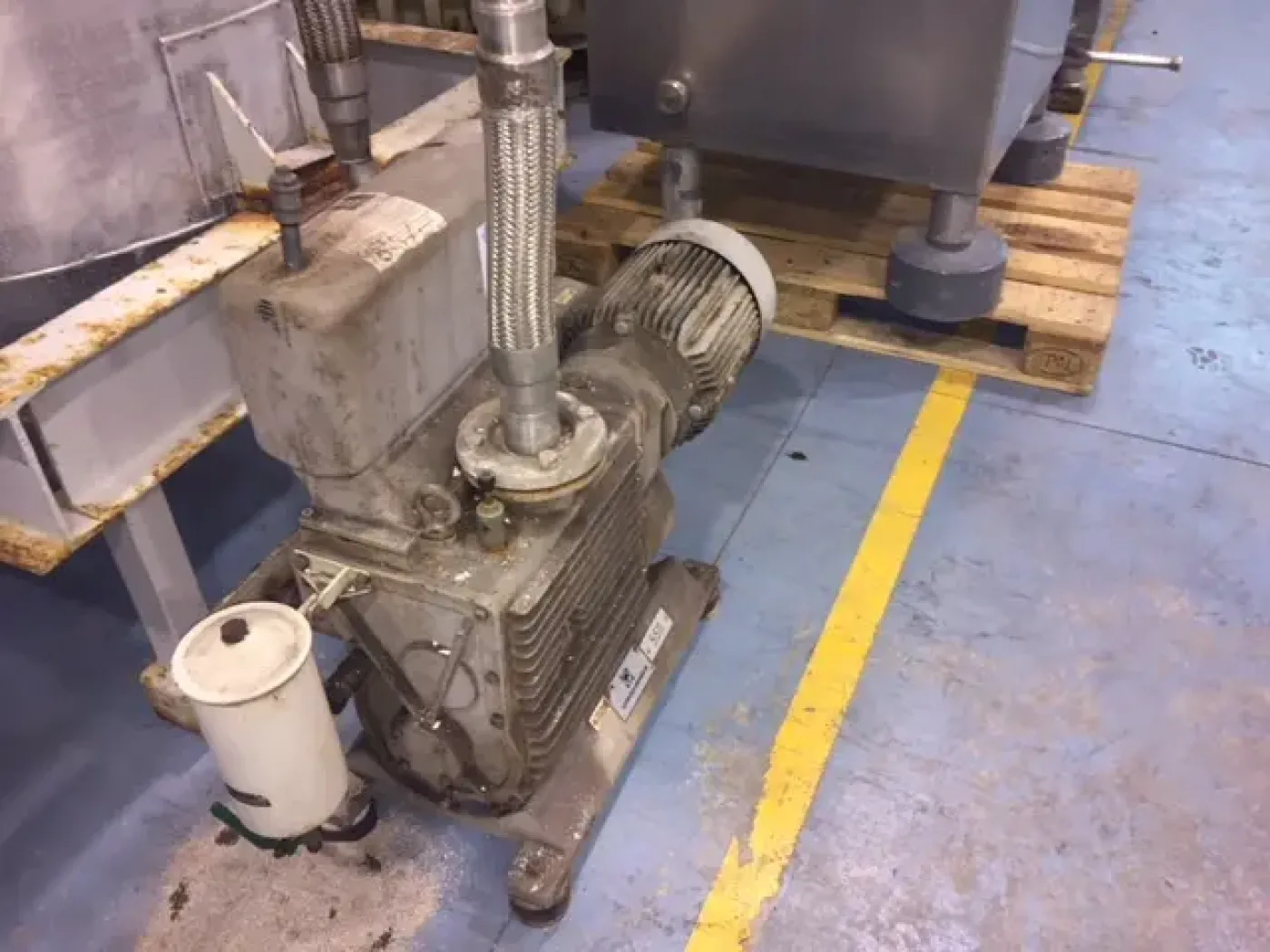 USED LEYBOLD E 150 VACUUM PUMP - 3