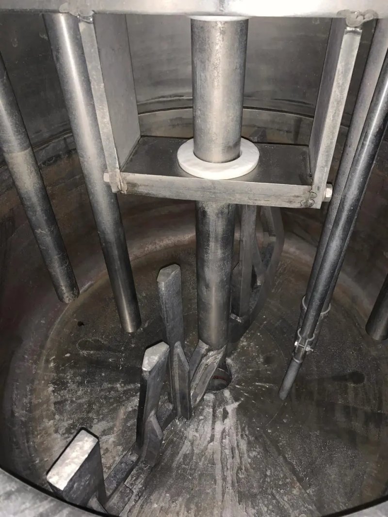 STAINLESS STEEL REACTOR 500 LITERS WITH AGITATION AND USED SHELL