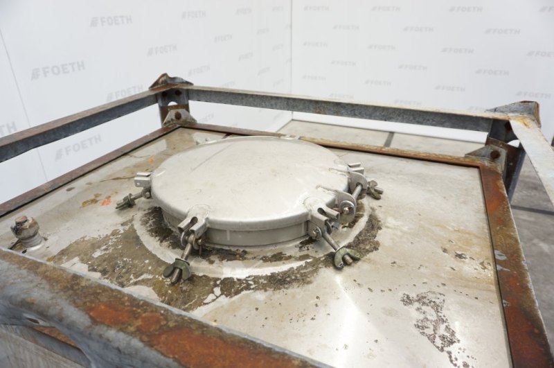 Vertical tank