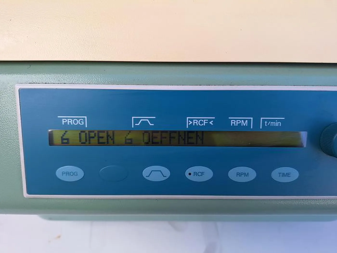 Hettich Rotina 420 Centrifuge - 5