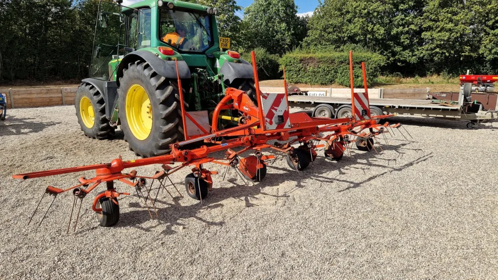 2005 Kuhn GF 6401 MH Digidrive 6-Rotor Tedder
