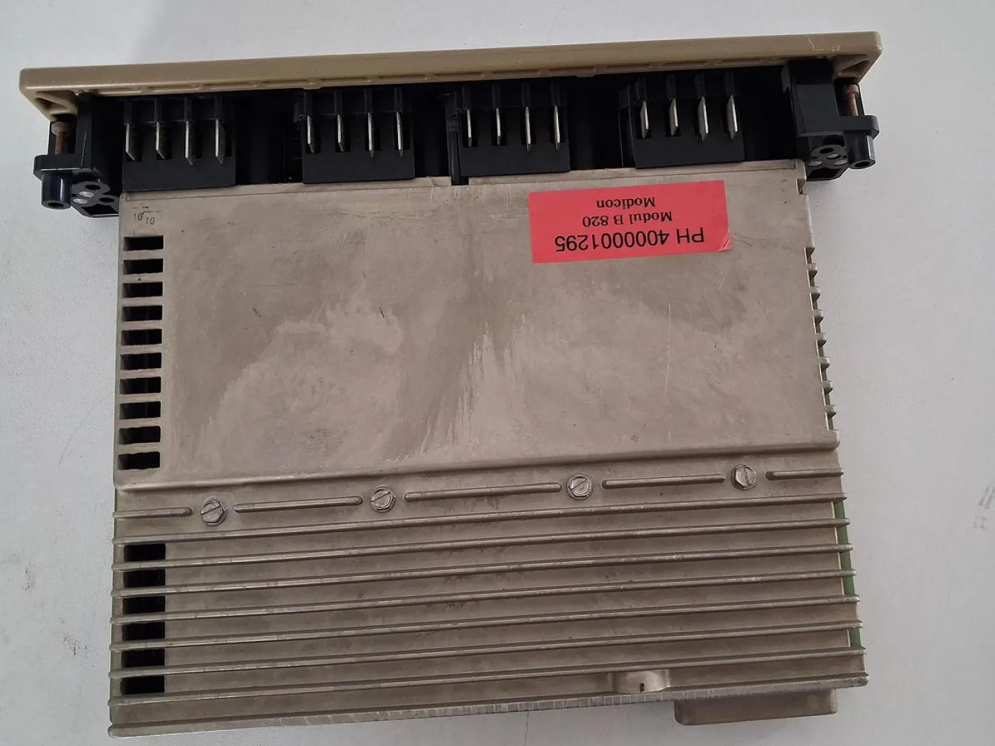 Gould Modicon B820 10–60 VDC Output Module - 6