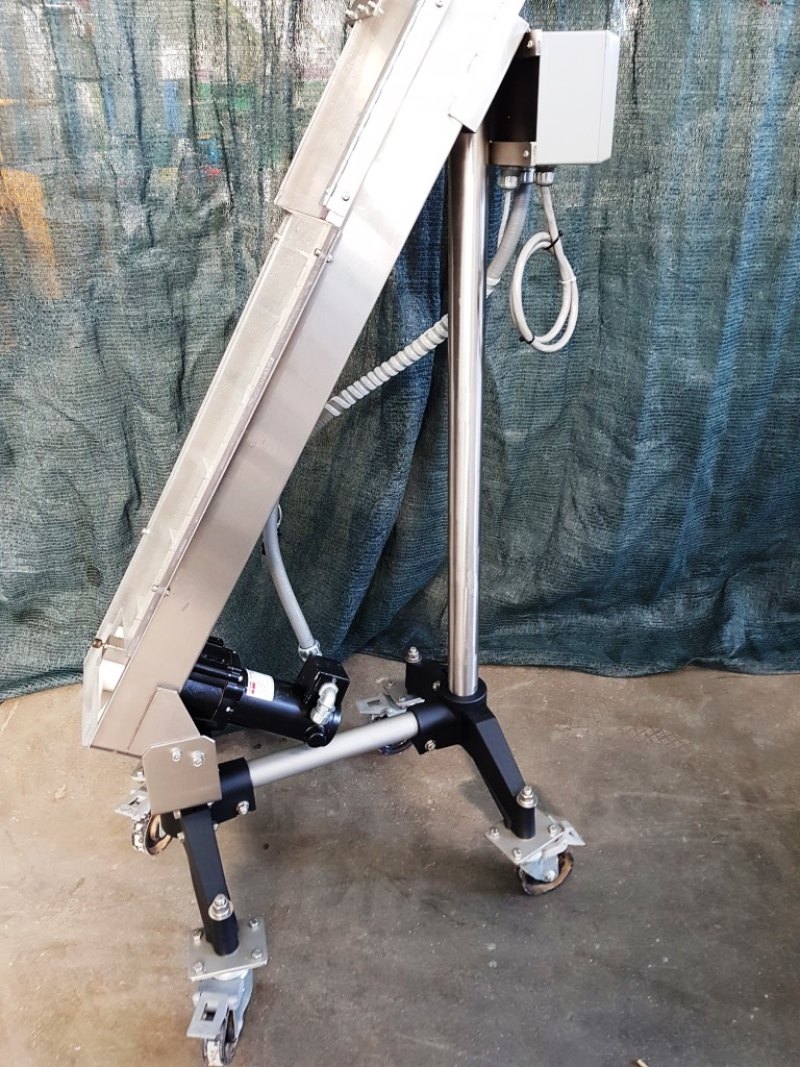 NASTRO ALIMENTATORE ELEVATORE CON VARIATORE DI VELOCITÀ