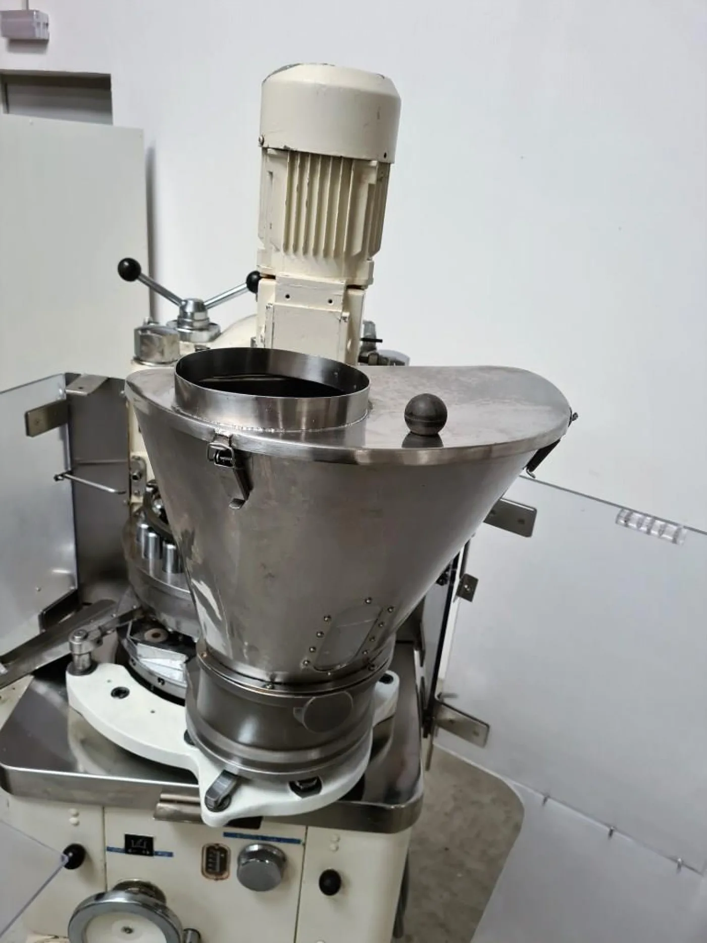 COMPRIMITRICE ROTATIVA – KILIAN – MOD. RT - 1