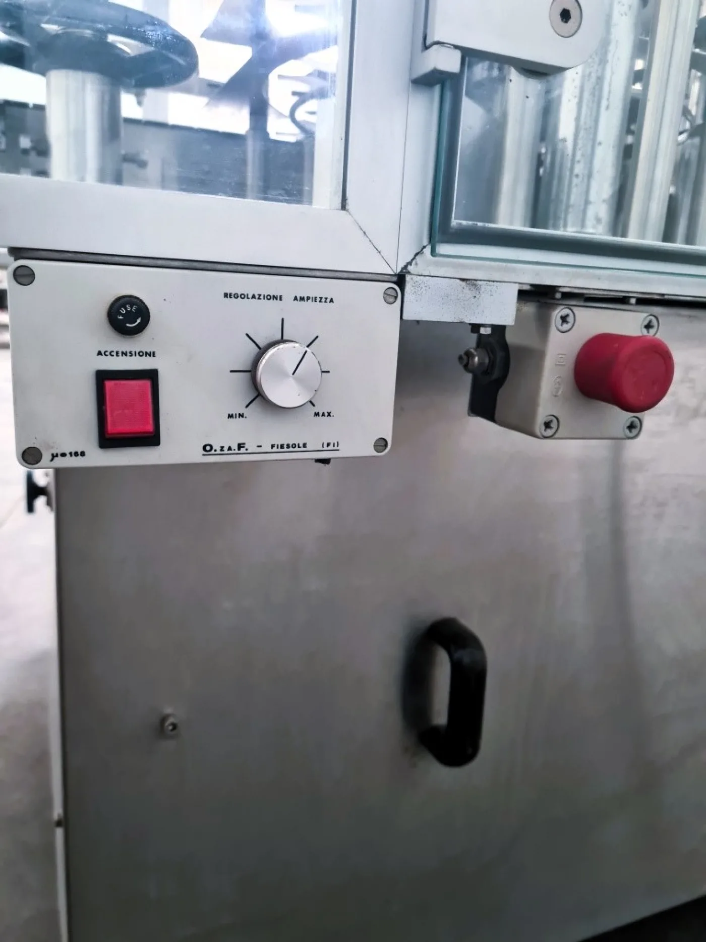 RIEMPITRICE TAPPATRICE FLACONI – FARMOMAC – MOD. F 57 - 4