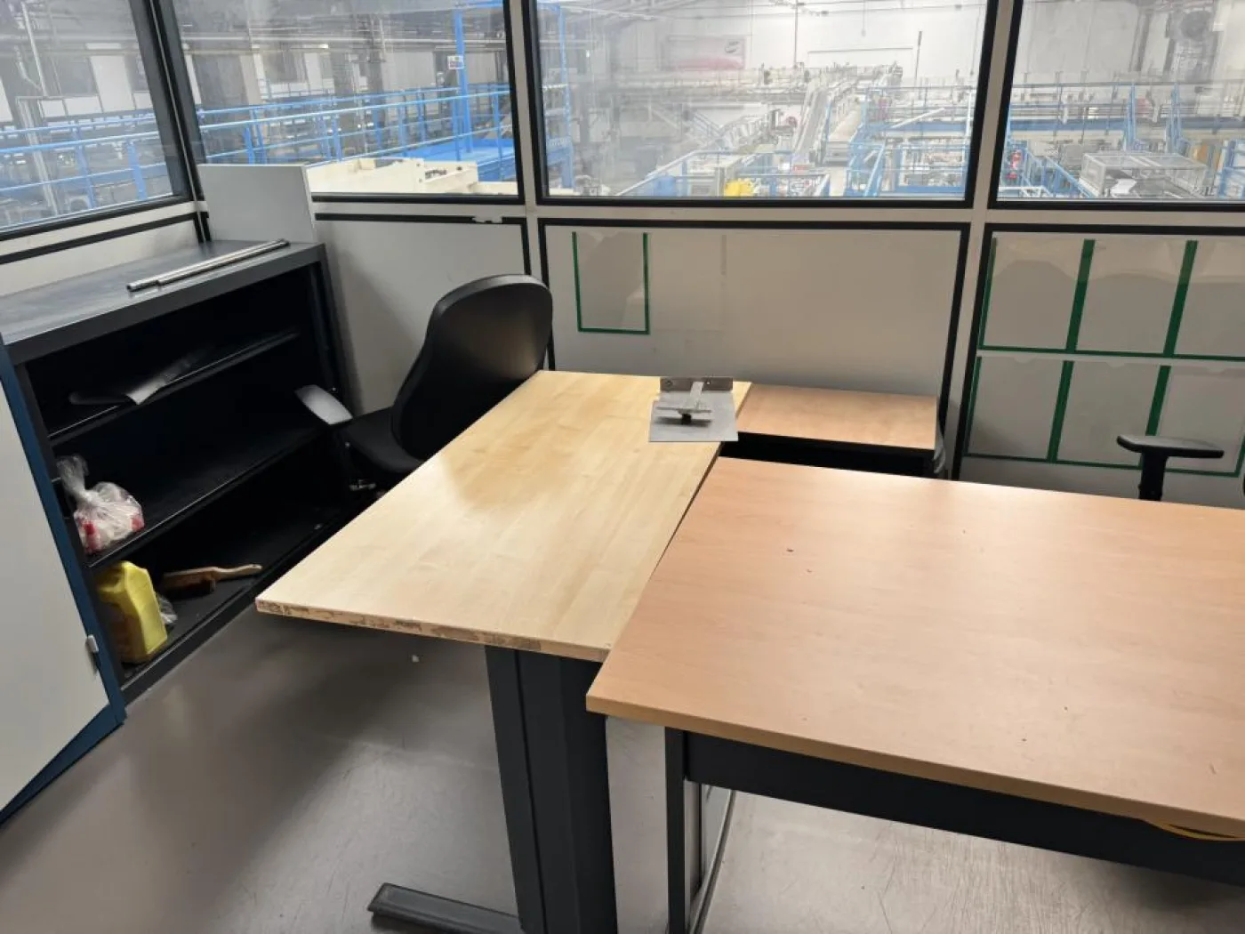 Office suplies (room) - 2