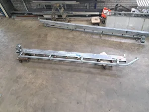 Empty hook conveyor