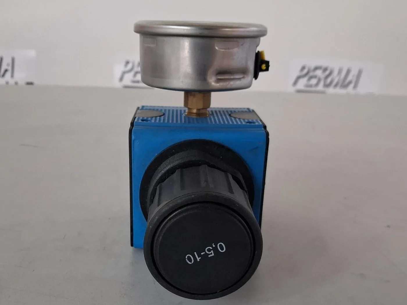 Pressure Regulator with WIKA Pressure Gauge - 4