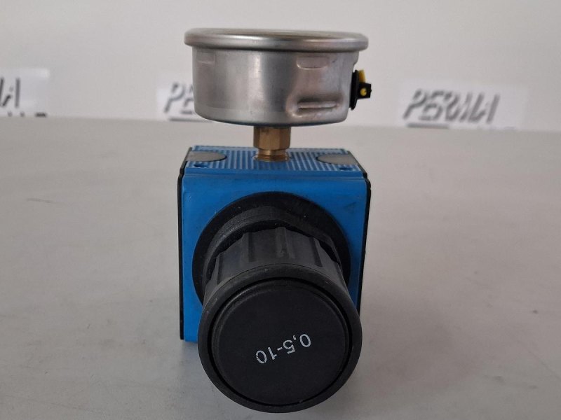 Pressure Regulator with WIKA Pressure Gauge