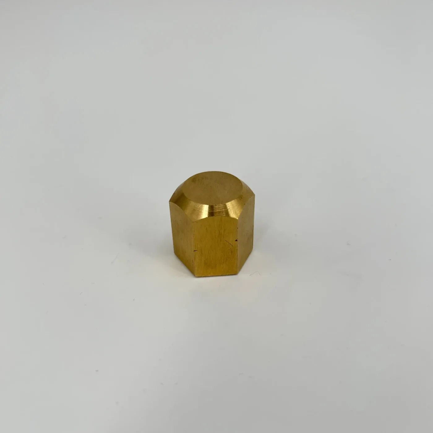 Tapón hexagonal de latón. Rosca 5/8″ - 1