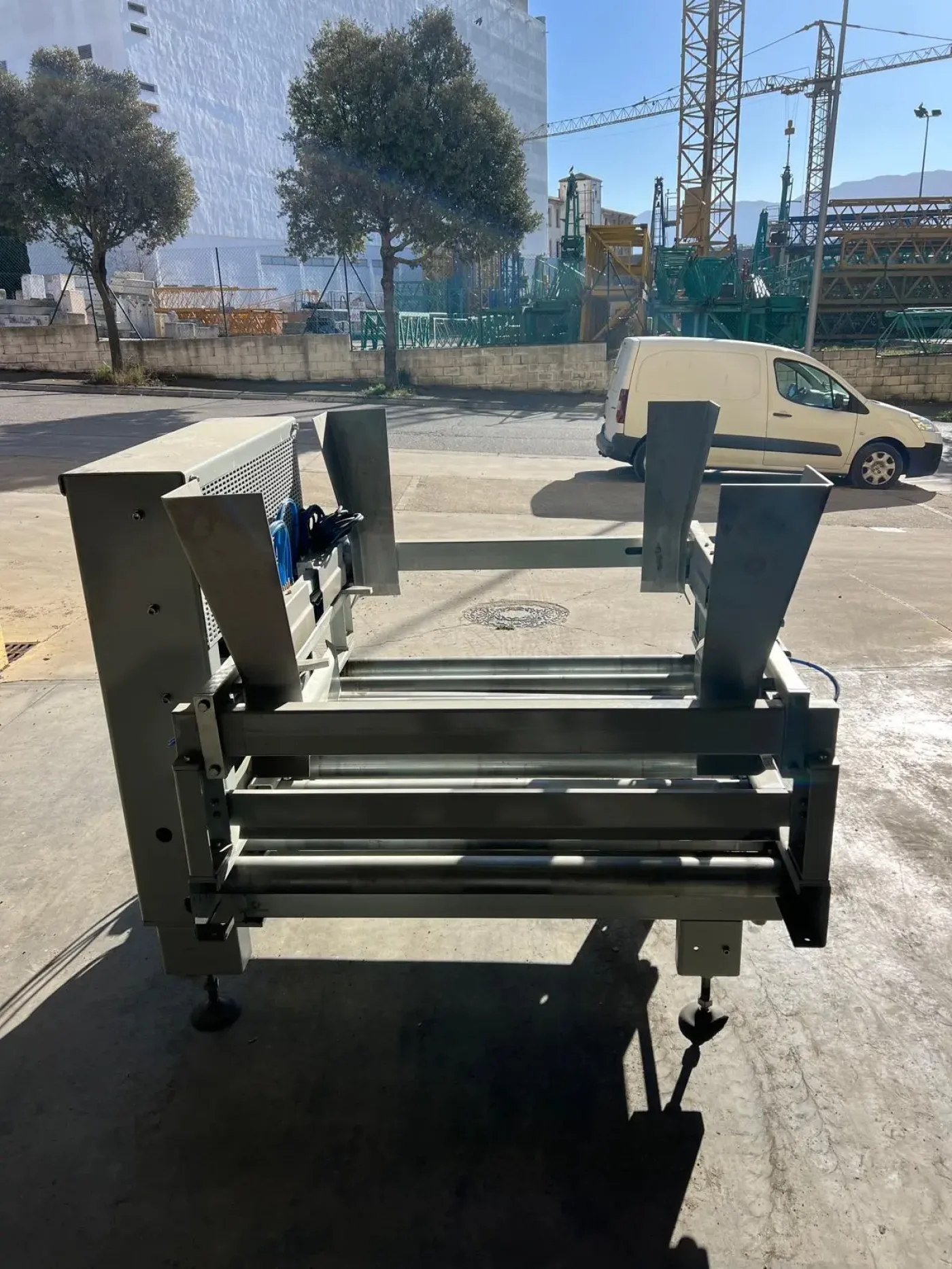 PALLET DISPENSER - 2