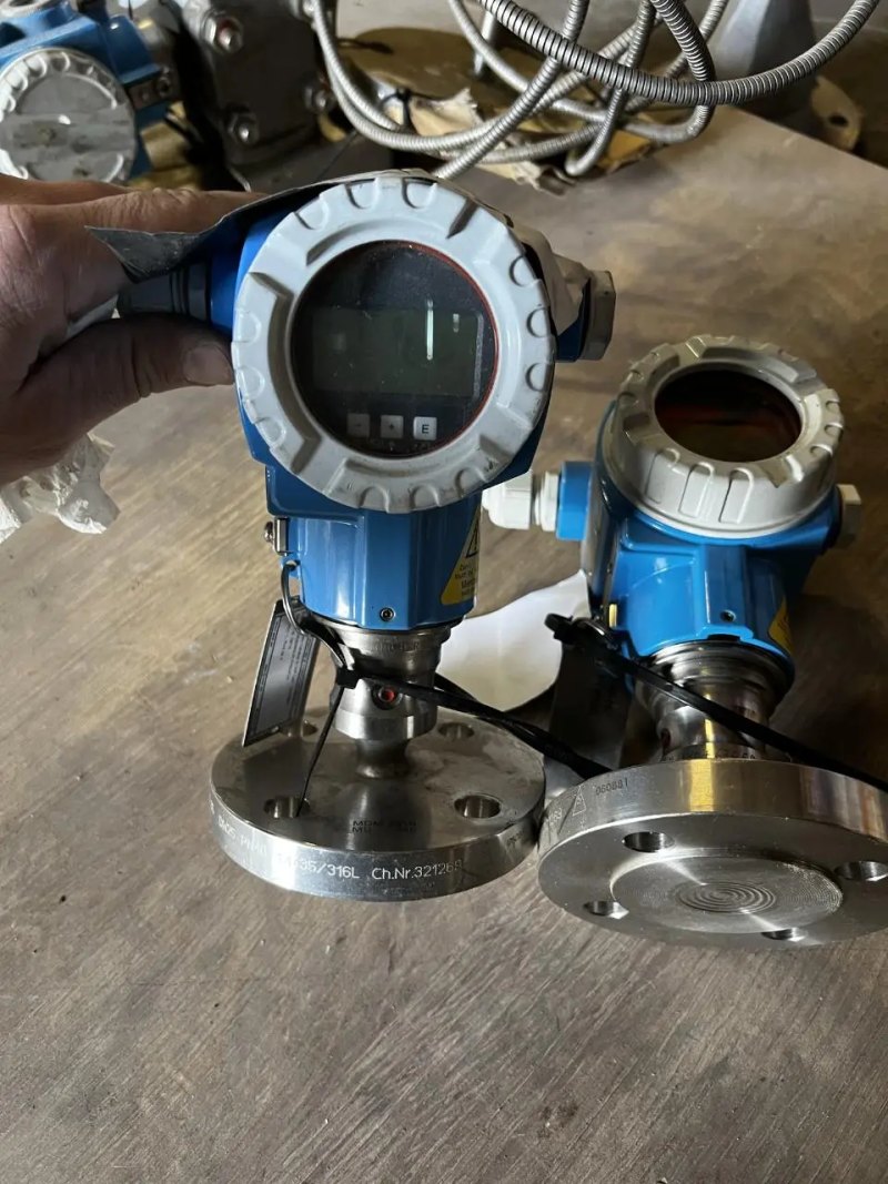 PRESSURE GAUGE C7056