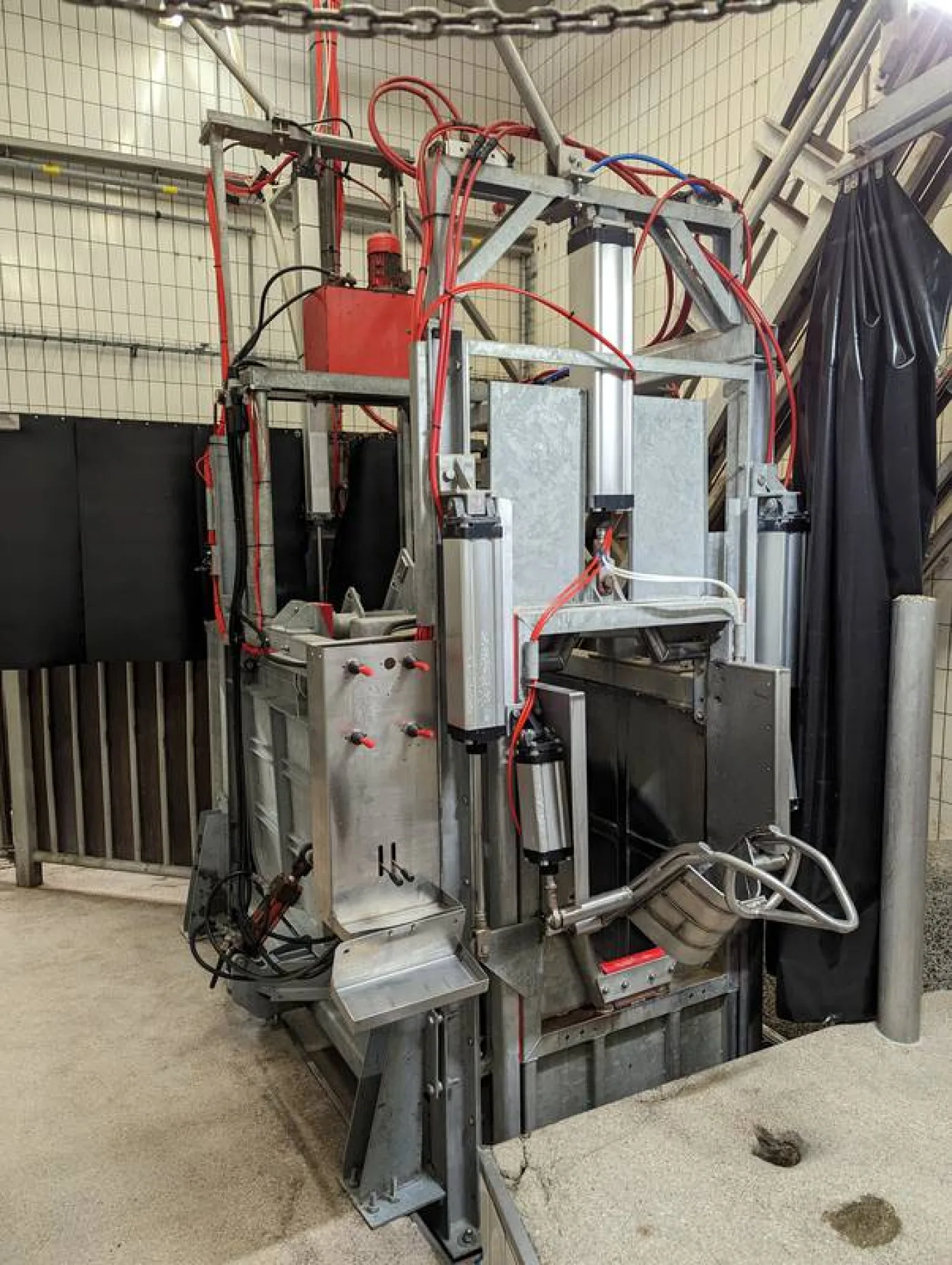 Halal Slaughtering box - Killing box - 1