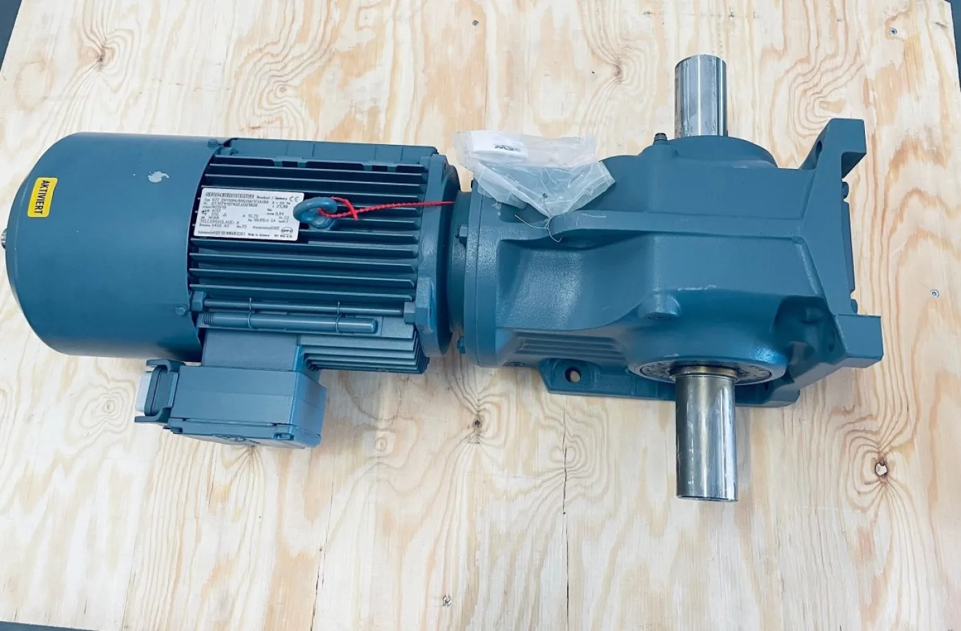 Getriebemotor SEW K77 DV112M4/BMG/HR/TF/ASB8 - 2