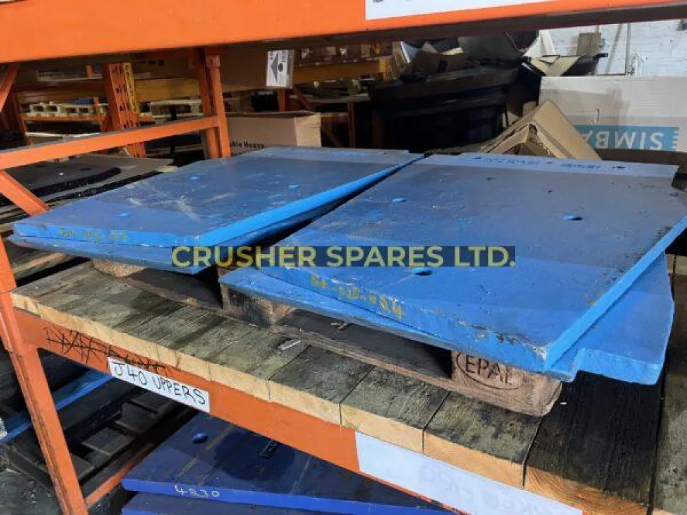 504-015-023 | Upper Liner Cheek Plate | McCloskey® J40 V2 |