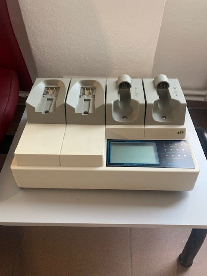 Stryker Batterycharger Akkuladegerät