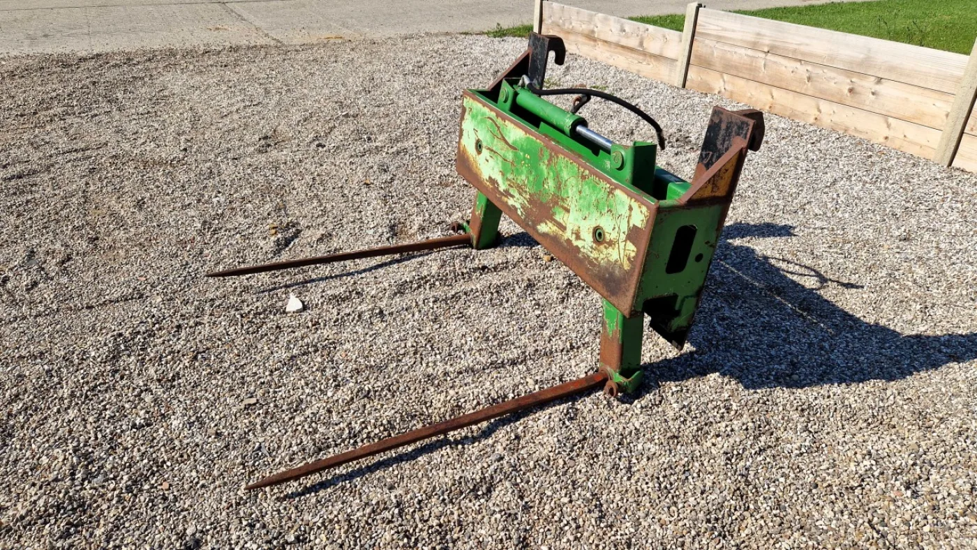 McHale Bale Spike - 1