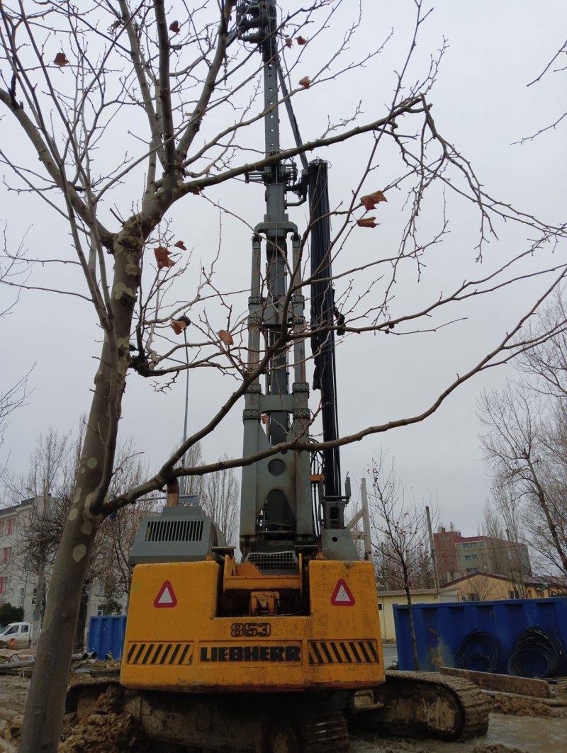 Bauer BG 22 H Rotary Piling Rig