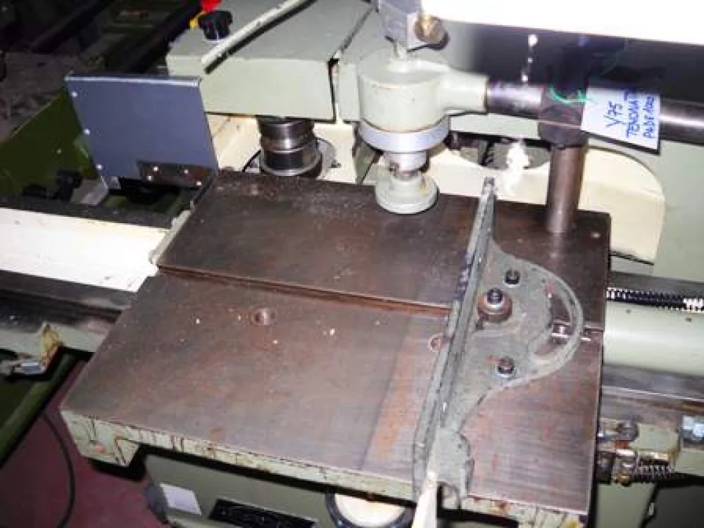 INTESTATRICE FRESATRICE FORATRICE PADE MOD. 1000N