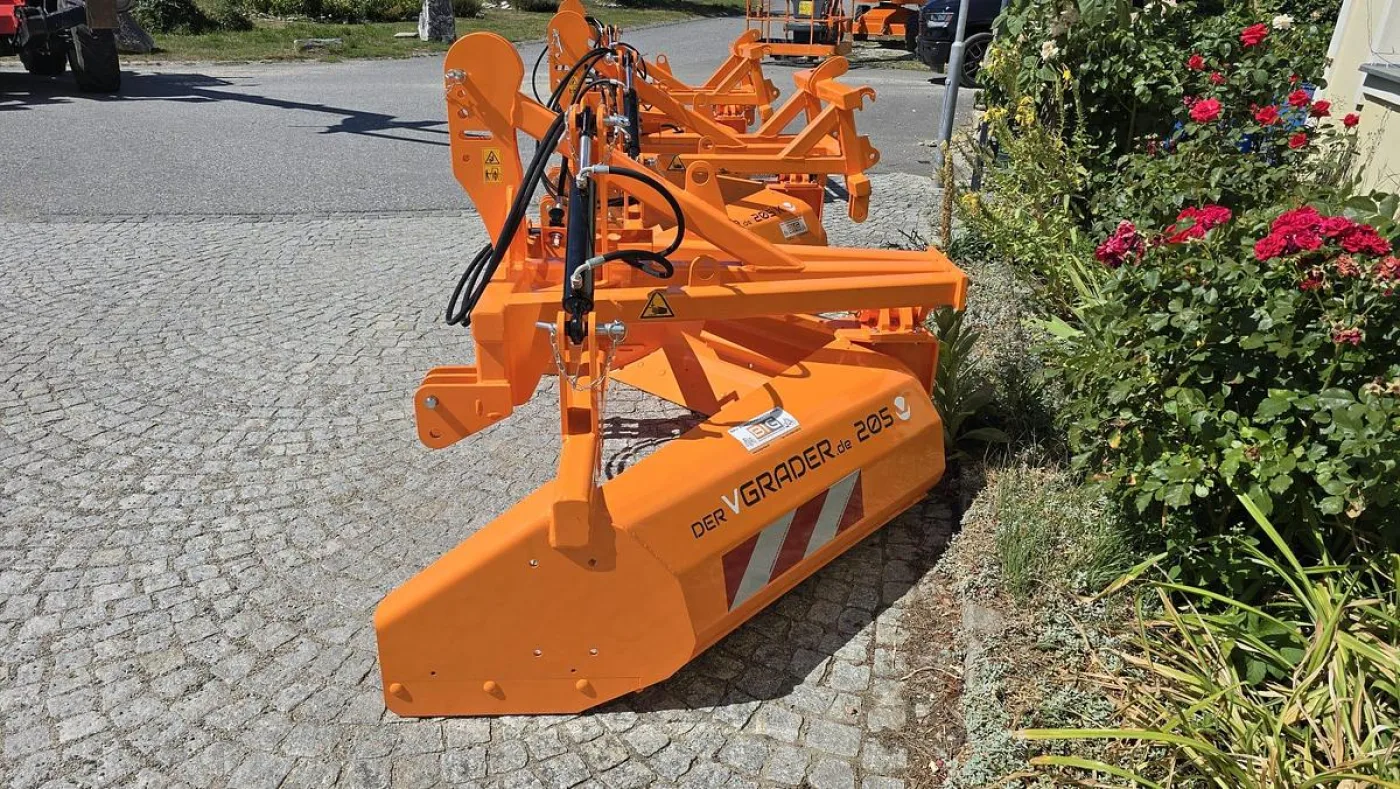 2026 V Grader 205 - 2