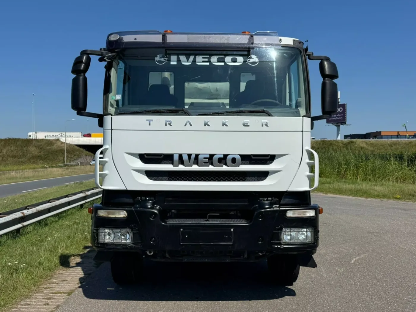 Iveco Trakker 410 6×4 Kipper - 7