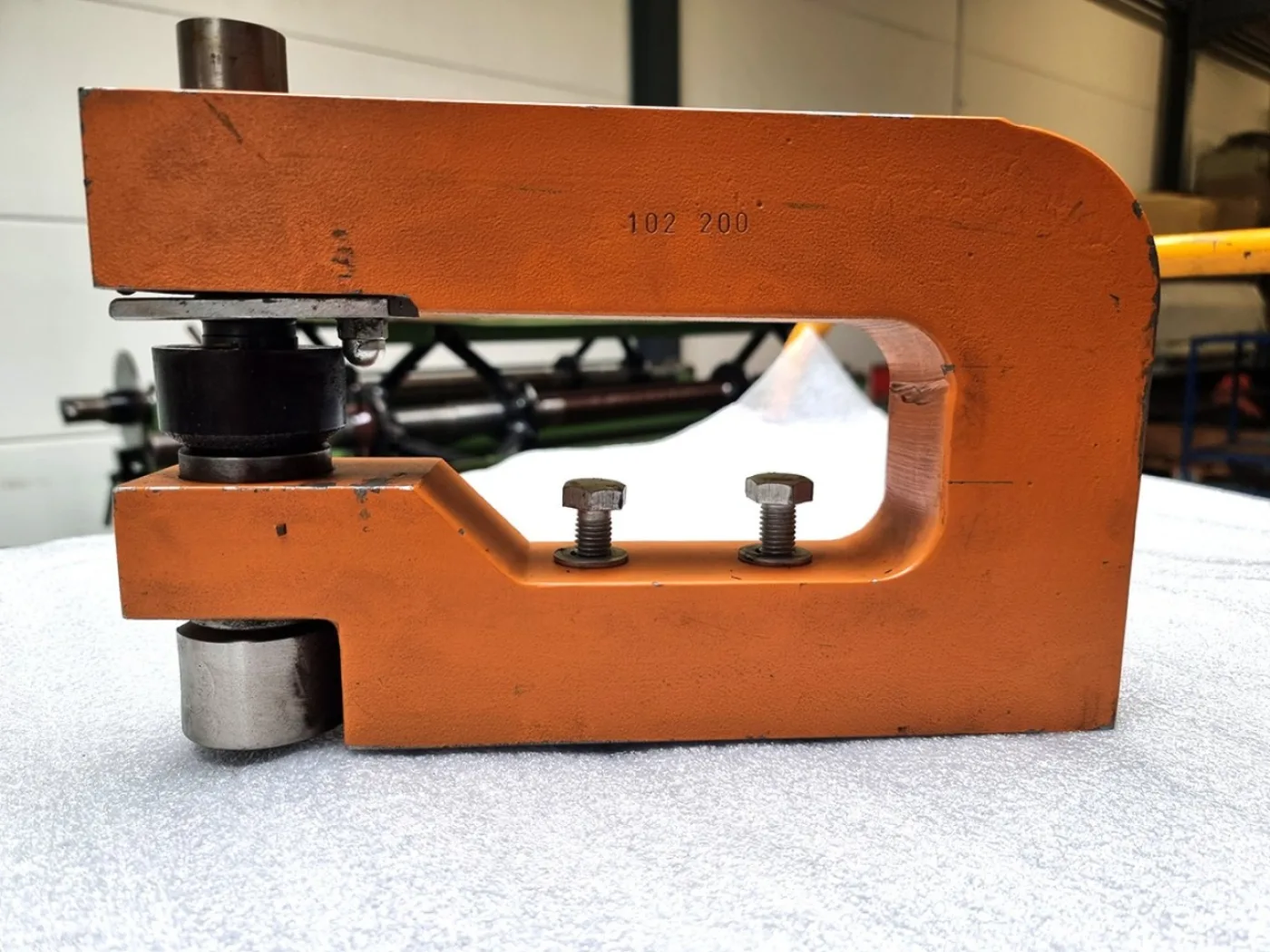 Lochstanzbügel 102 200 - 2
