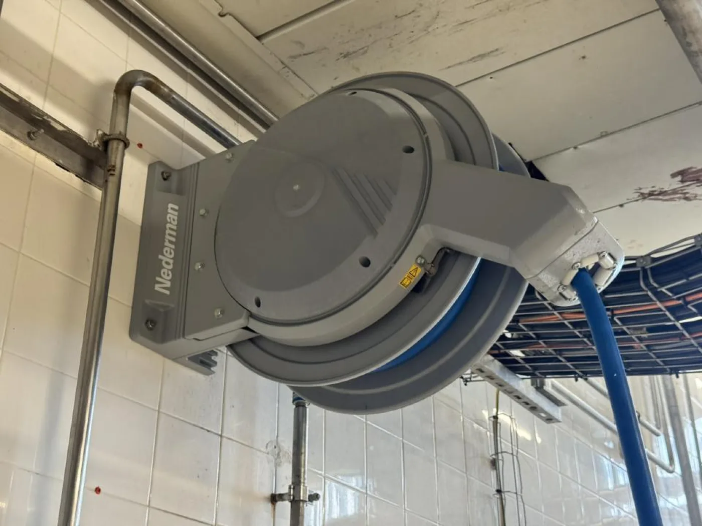 Nederman Heavy-duty spring-retractable industrial hose reel - 2
