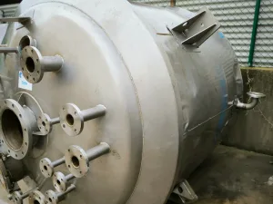 3.900 LITRES STAINLESS STEEL REACTOR WITH HALF-COIL AND HEATING SYSTEM