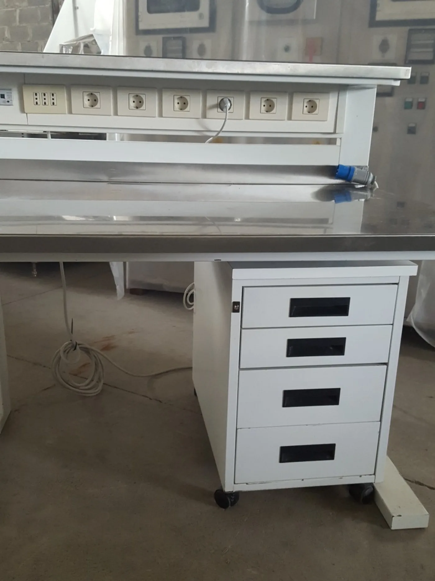 TAVOLO PORTASTRUMENTI IN ACCIAIO INOX - 6