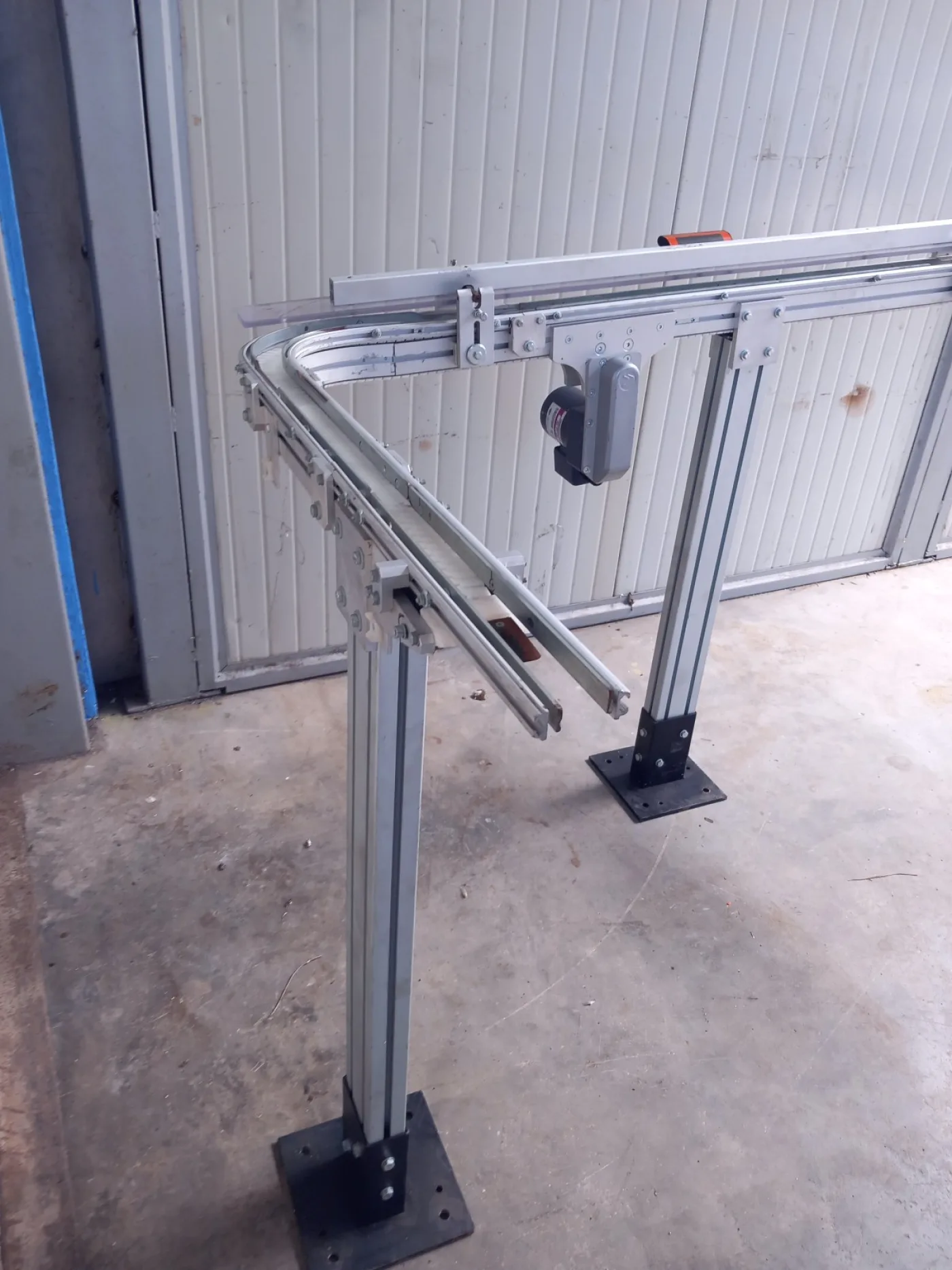 NASTRO TRASPORTATORE MOTORIZZATO, DUE CURVE A 90° – FLEXLINK - 5