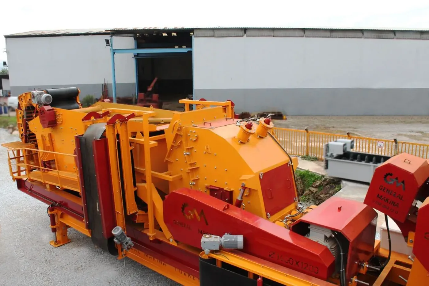 General 950 — Mobile Jaw + Impact Crushing & Screening Plant - 7