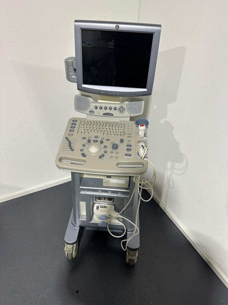GE Logiq P5 Ultraschallgerät (s/w)