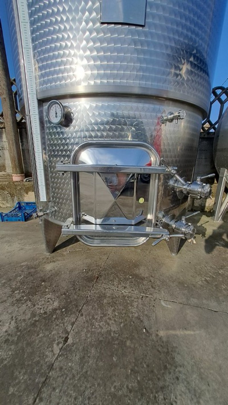STAINLESS STEEL TANK, CAPACITY LITERS 3800 (HL 38) ABOUT, INCLINED FLAT BOTTOM WITH INSULATED BAND, WINEMAKING MODEL, SECOND-HAND EQUIPMENT