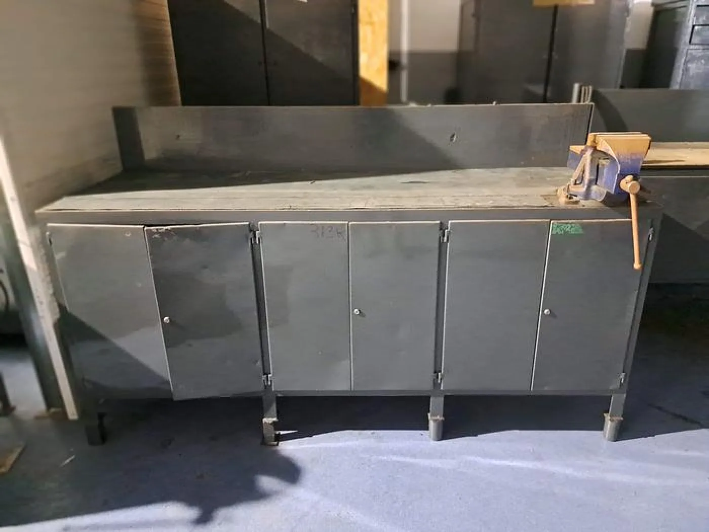 Bancada de trabalho com torno - 1