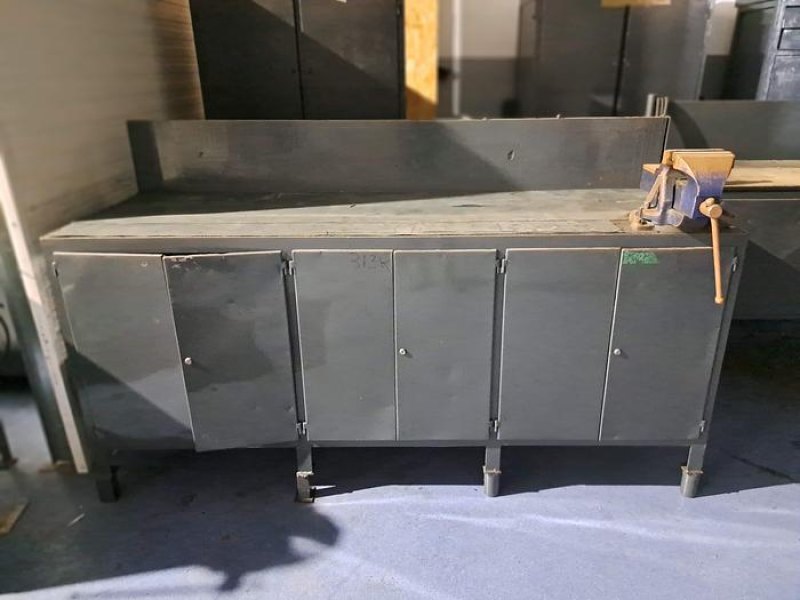 Bancada de trabalho com torno